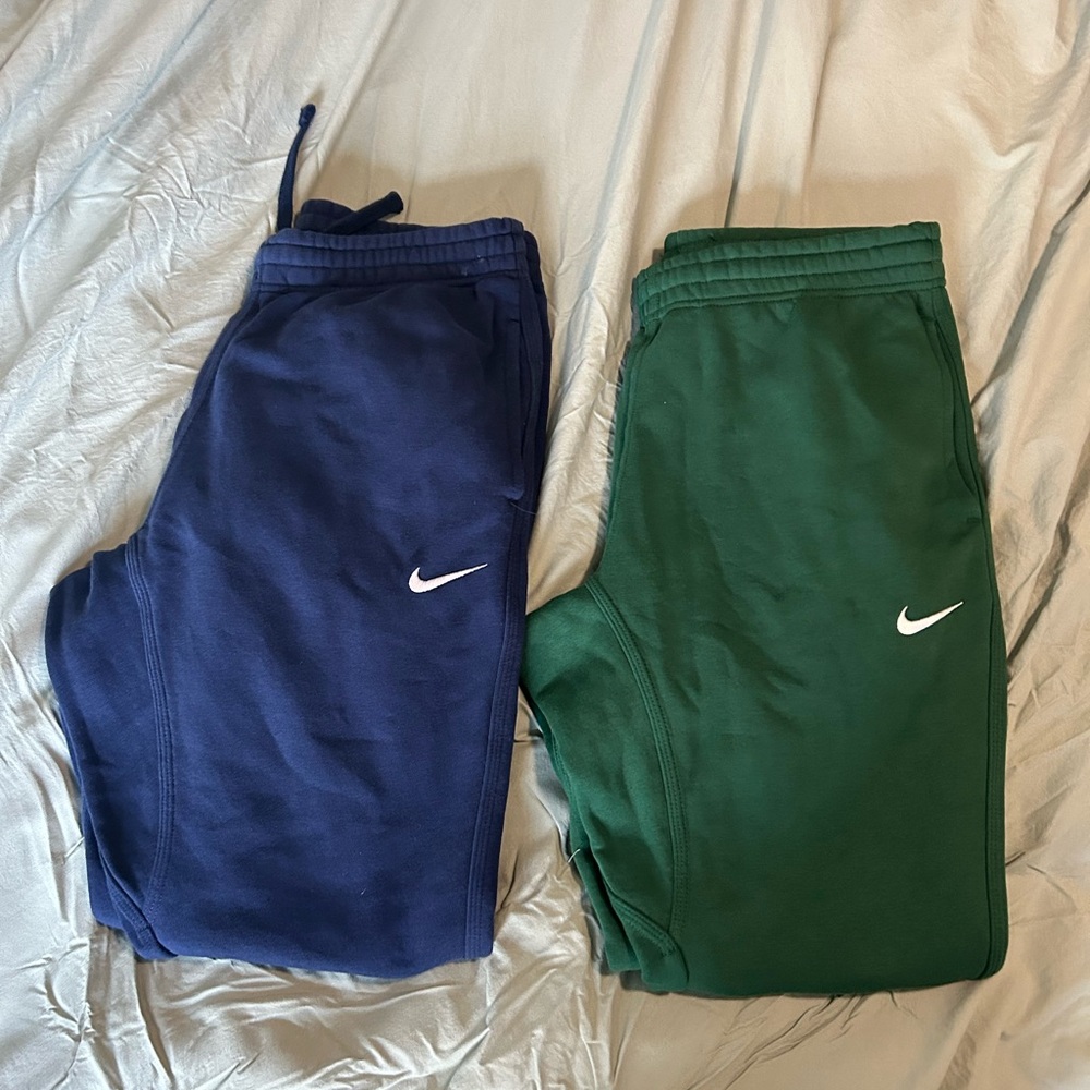 Bundle Men’s Nike jogger sweat pants  (L) navy and dark green